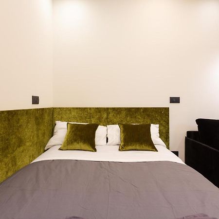 Pay60 -Crescenzago- Luxury Yellow House Milan Exterior photo